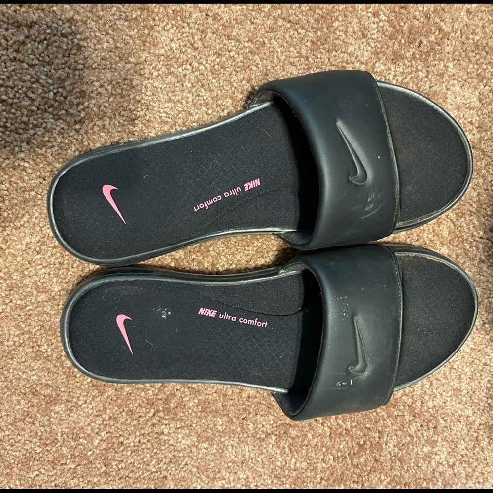 Nike women’s slip ons